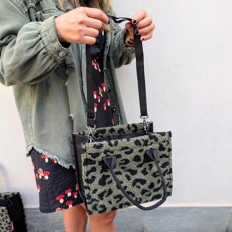 Borsa shopper XS leopardata verde in tessuto bouclé - una perfetta idea regalo donna, mamma o amica