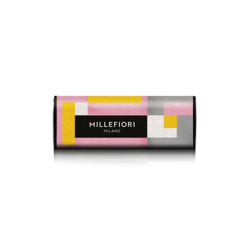 Profumatore per auto Millefiori Icon Textile con essenza Ambra e rosa e scocca in tessuto con motivo rosa, giallo, bianco e grigio
