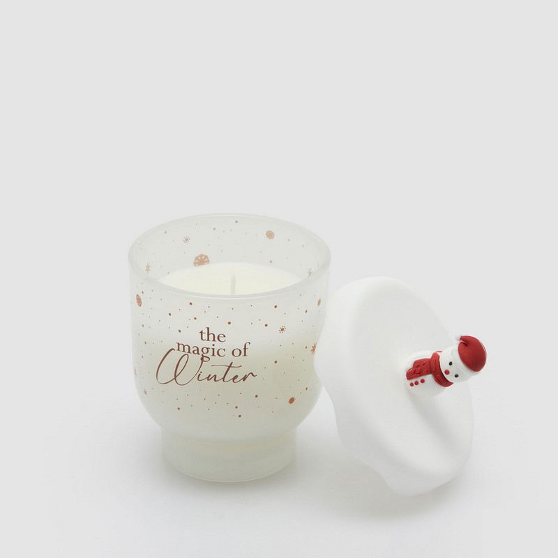Candela natalizia profumata al cotone in barattolo di vetro con scritta “The magic of winter” e coperchio con pupazzo di neve