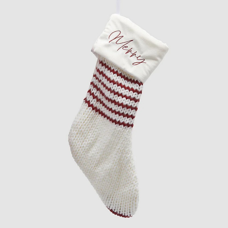 Calza della Befana in maglia bianca con scritta “Merry”