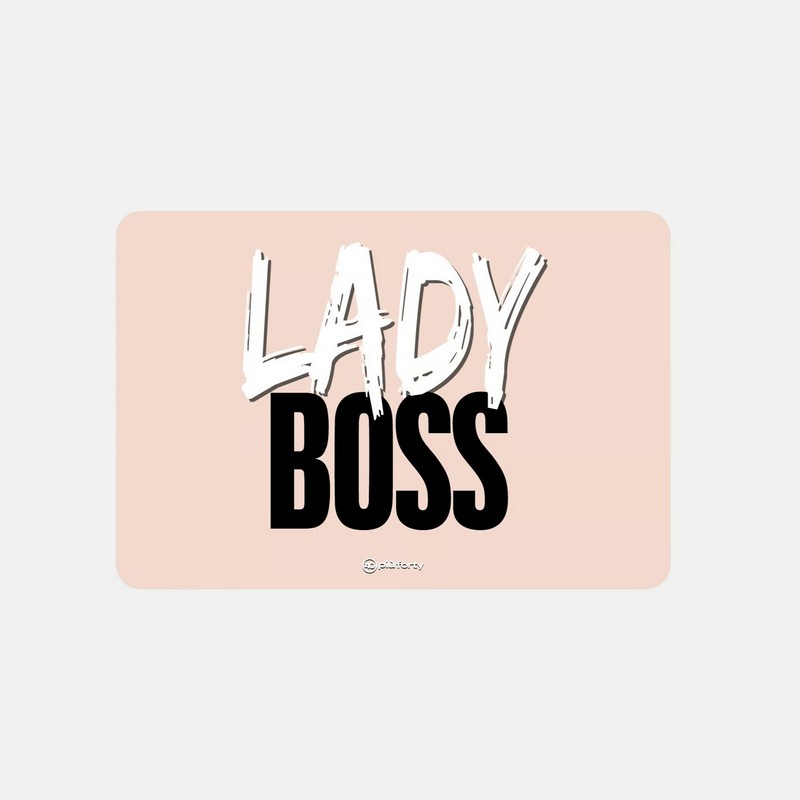 Tovaglietta americana rosa in PP decorata con scritta “Lady Boss”, una idea regalo divertente e originale per tutti