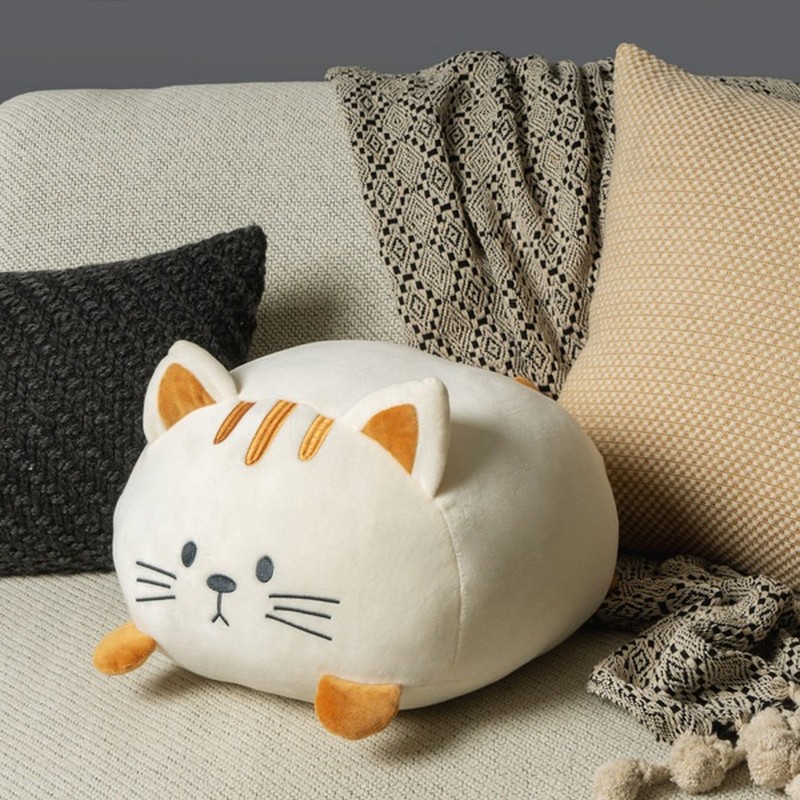 Morbidissimo cuscino gatto bianco con striature beige, una magnifica idea regalo tema gatto o per amiche gattare!