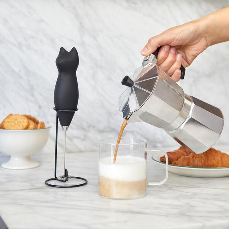 Montalatte elettrico a forma di gatto nero, una divertente e utile idea regalo a tema gatto