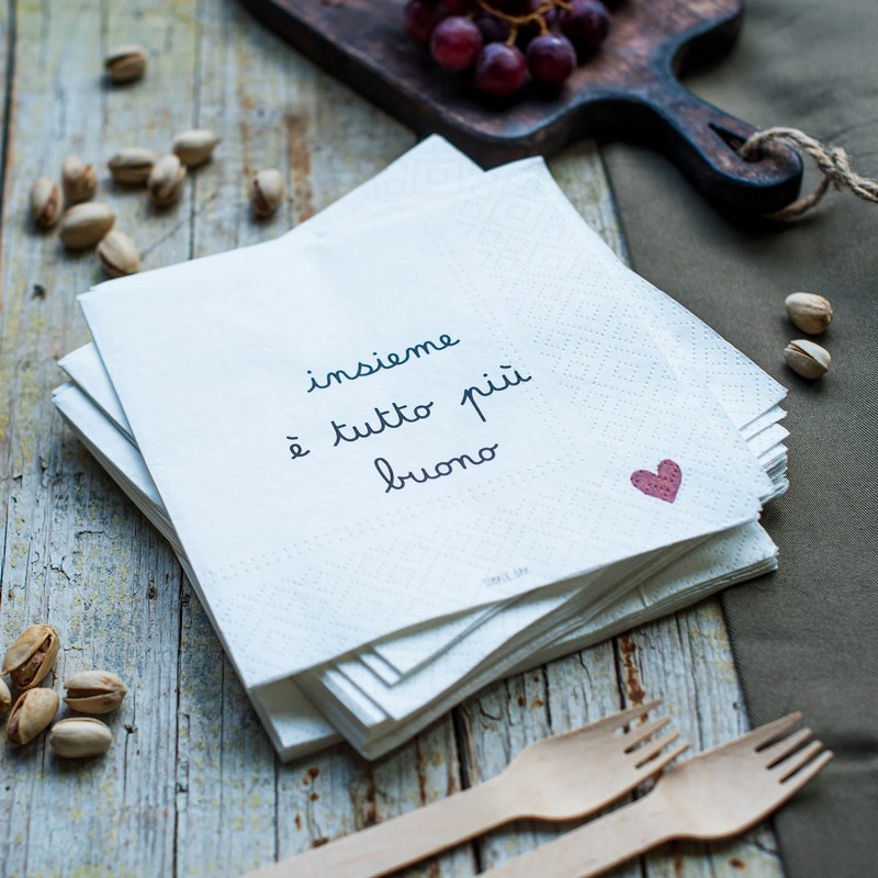 Set 20 tovaglioli di carta decorati con scritta “Insieme è tutto più buono” e cuore