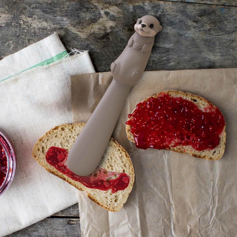 Spatola da cucina utilizzabile come spalmino a forma di lontra in silicone flessibile, ideale sia per spalmare che per raschiare i barattoli - una perfetta idea regalo cucina