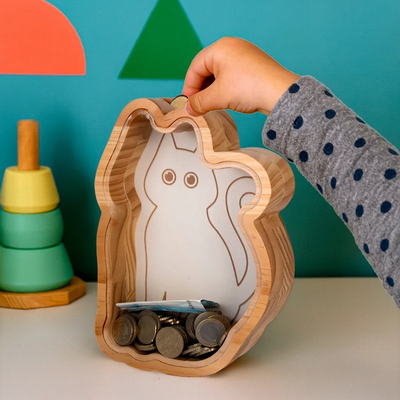 Salvadanaio trasparente in legno a forma di gatto con apertura facile, ideale per regali originali e divertenti