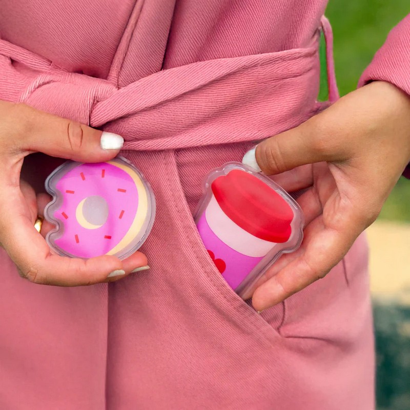 Set 2 scaldamani riutilizzabili a forma di tazza del caffè e ciambella, ideale come regalo di Natale