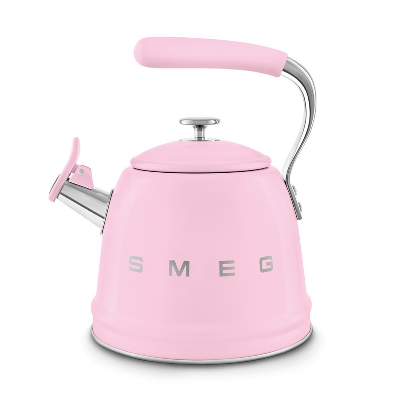 Bollitore a fischio rosa Smeg adatto a tutti i tipi di piani cottura, inclusa l’induzione, per un'idea regalo di Natale di pregio