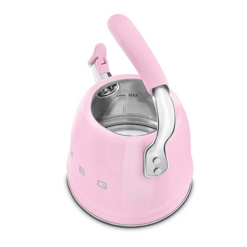 Bollitore a fischio rosa Smeg adatto a tutti i tipi di piani cottura, inclusa l’induzione, per un'idea regalo di Natale di pregio