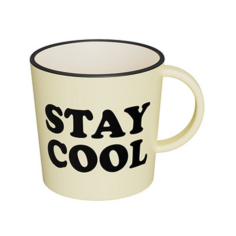 Tazza mug bianca in plastica riciclata decorata con Snoopy con fiori con scritta “Stay cool” sul retro