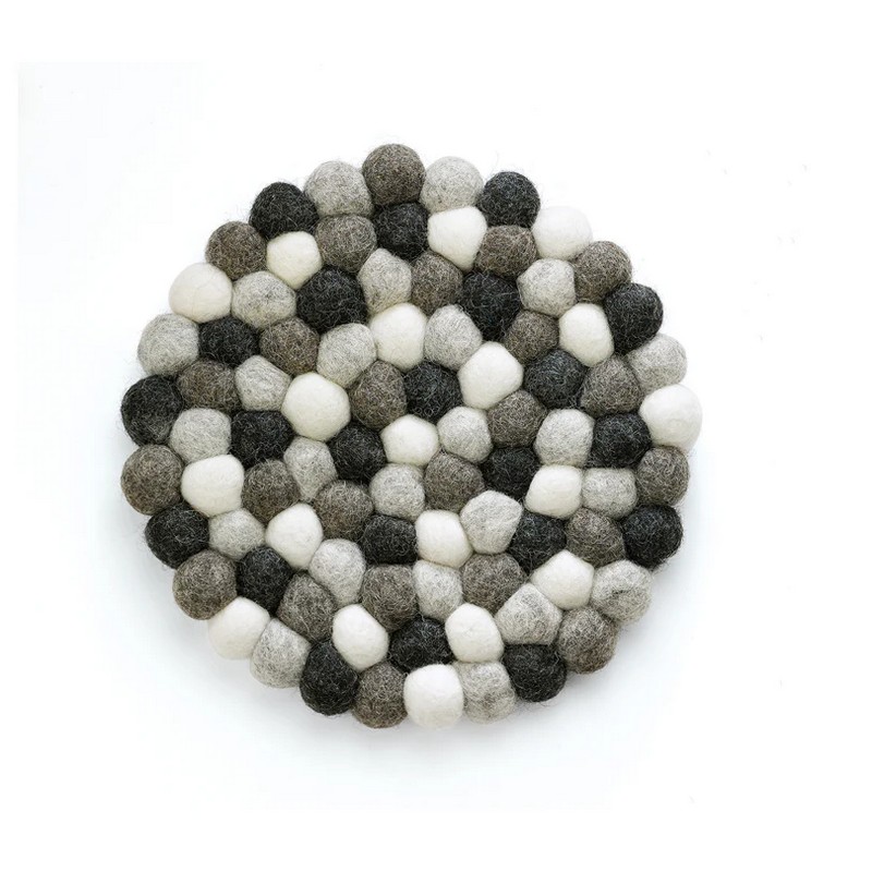 Sottopentola in lana cotta tondo a pois bianchi, grigi e neri fatto a mano