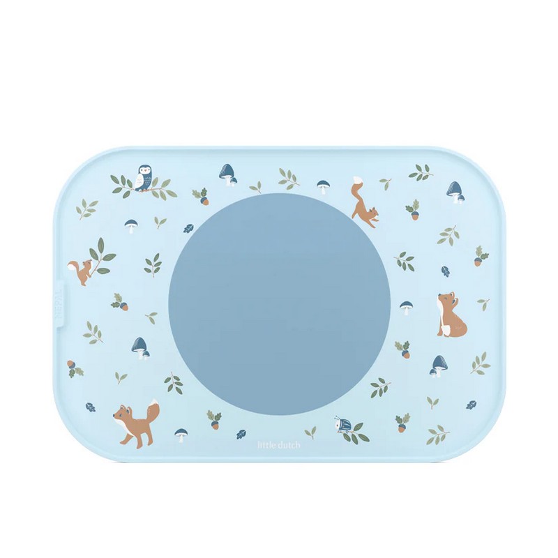 Vassoio antiscivolo per bambini azzurro decorato con volpi, scoiattoli e ghiande, al centro presenta un cerchio in silicone antiscivolo removibile