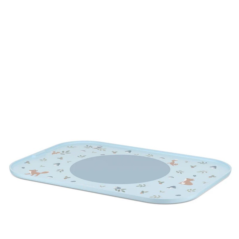 Vassoio antiscivolo per bambini azzurro decorato con volpi, scoiattoli e ghiande, al centro presenta un cerchio in silicone antiscivolo removibile