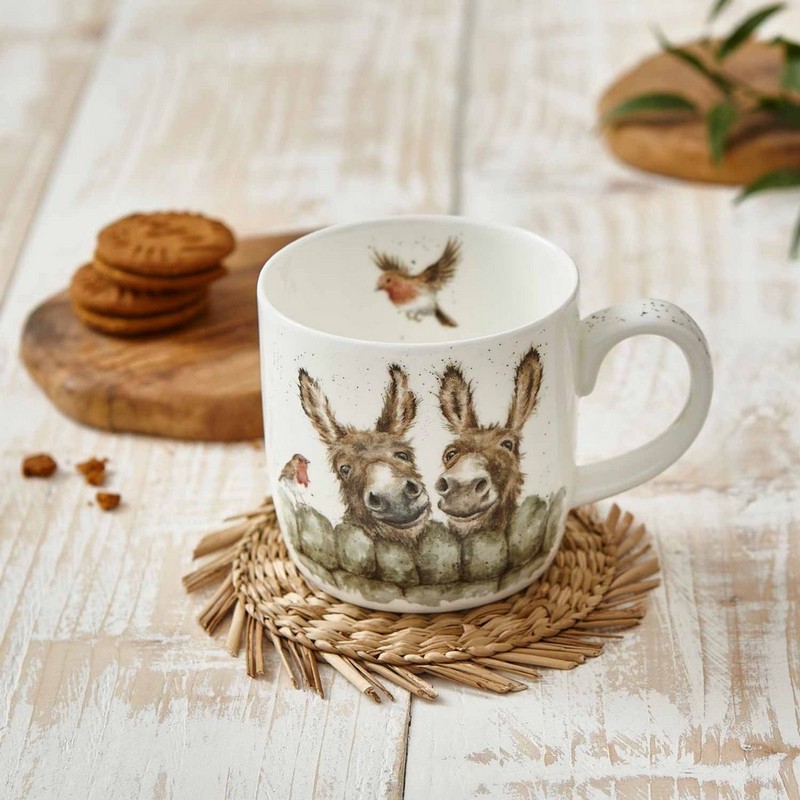 Tazza mug in fine bone china decorata con disegni di asini e pettirosso (fronte, retro e interno), una fantastica idea regalo donna, uomo o coppie