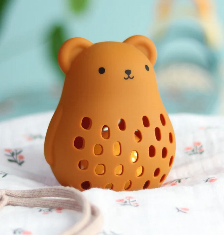 Sonaglio morbido in silicone alimentare a forma di orsetto che funge anche da massaggiagengive per aiutare la dentizione, una perfetta idea regalo per neonati e neogenitori