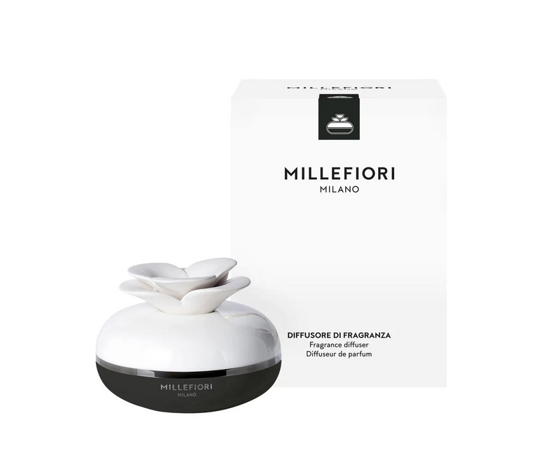 Diffusore di fragranza Millefiori color nero in porcellana con fiore in gesso che si impregna di essenza e profuma l'ambiente, un'elegantissima idea regalo donna
