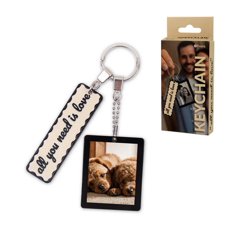 Portachiavi con portafoto decorato con targhetta con scritta “All you need is love”, un regalo perfetto per la propria dolce metà, per coppie o per San Valentino