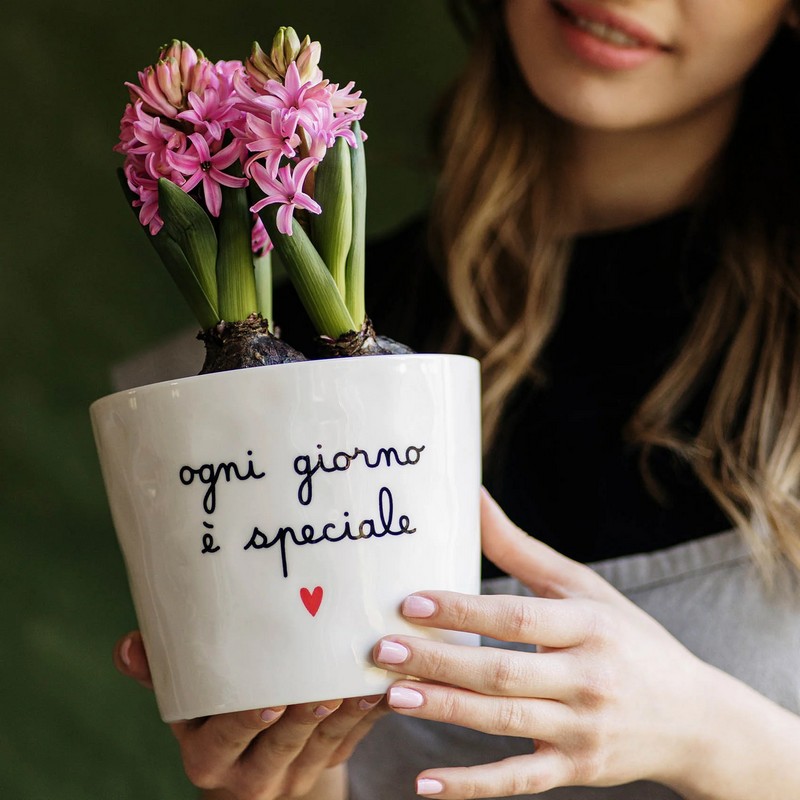 Vaso in ceramica con sottovaso decorato con scritta “Ogni giorno è speciale”, una fantastica idea regalo per la casa