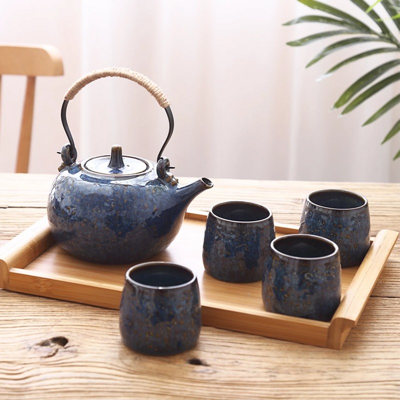 Set in porcellana blu contenente tisana, 4 tazzine e vassoio in legno di bambù, una fantastica idea per appassionati di tè e infusi