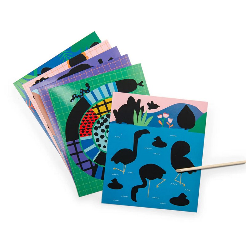 Gioco con 6 carte disegnate con sezioni nere da grattare per completare il disegno, per un'originale idea regalo per bambini!