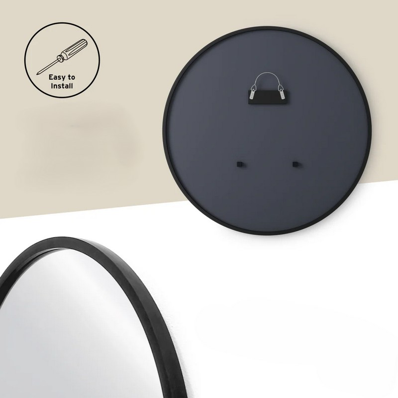 Specchio da parete tondo con bordo nero in gomma che ne aumenta la resistenza, perfetto come elegante idea regalo per la casa