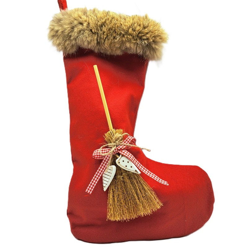 Calza della Befana rossa con scopa, bordo in pelo e occhiello per essere appesa