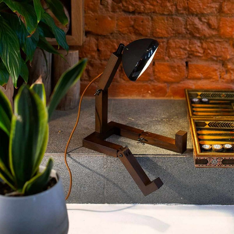 Lampada da tavolo Mr. Wattson in legno flessibile, una fantastica idea regalo per la casa