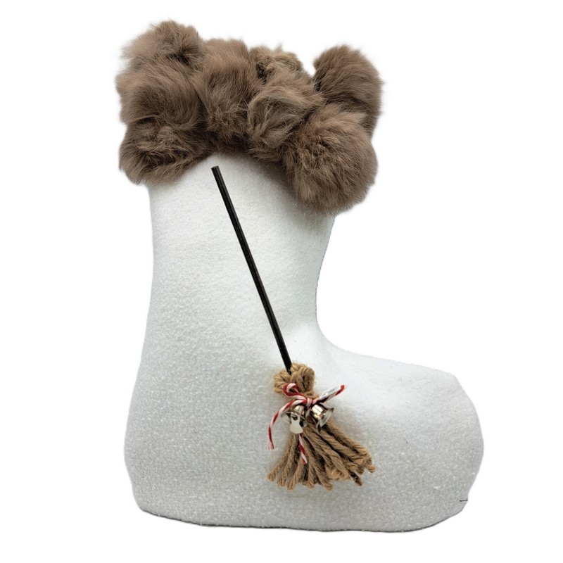 Calza della Befana bianca bouclé con scopa e occhiello per essere appesa