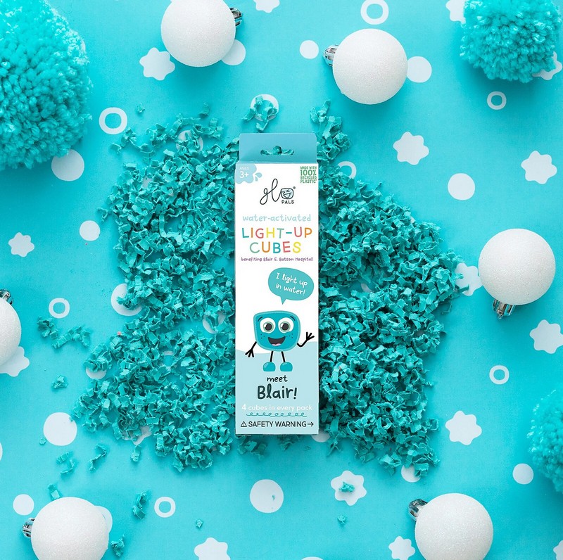 Set 4 cubi blu che si illuminano in acqua, un'originale idea regalo per bambini che renderà più piacevole il bagno