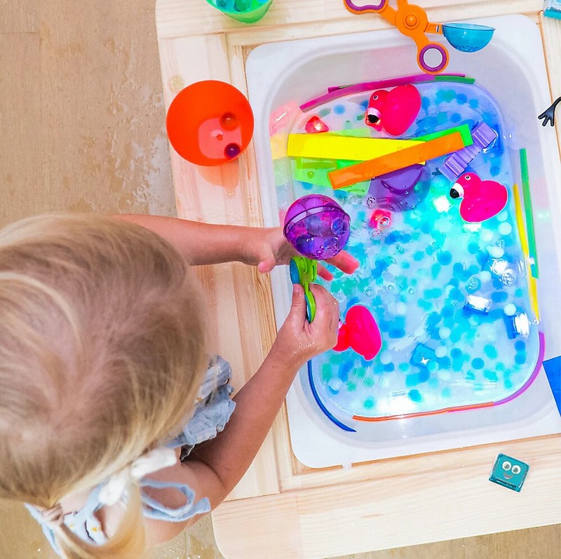 Set 4 cubi blu che si illuminano in acqua, un'originale idea regalo per bambini che renderà più piacevole il bagno