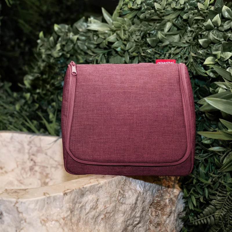 Beauty da viaggio color borgogna con inserti da aprire, specchio e possibilità di essere appeso - il regalo ideale per viaggiatori!