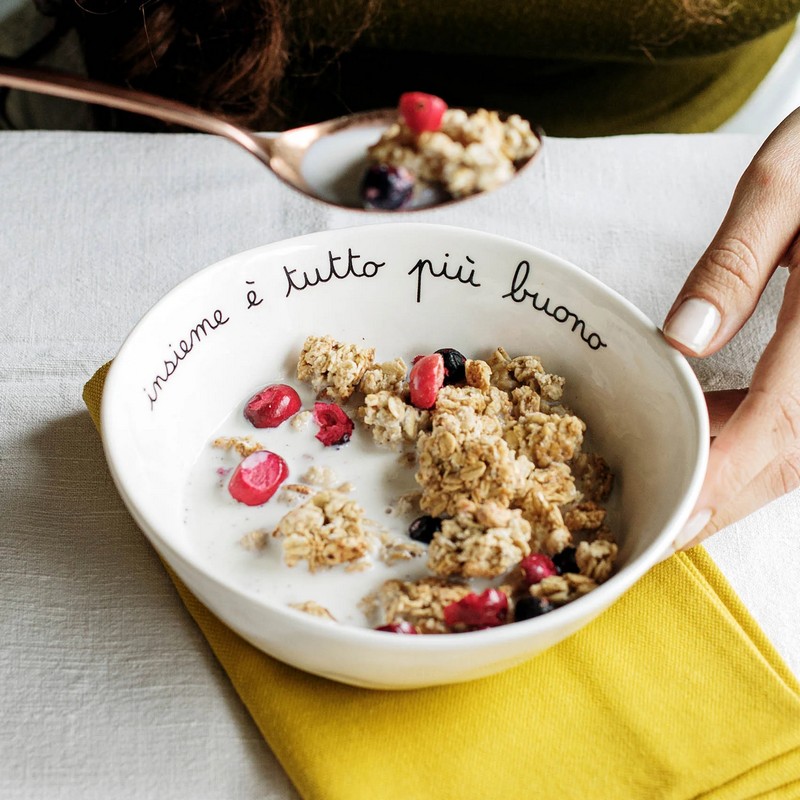 Set 2 coppette in ceramica bianca decorate con scritta “Insieme è tutto più buono” e cuore, perfetta come idea regalo per coppie o di San Valentino