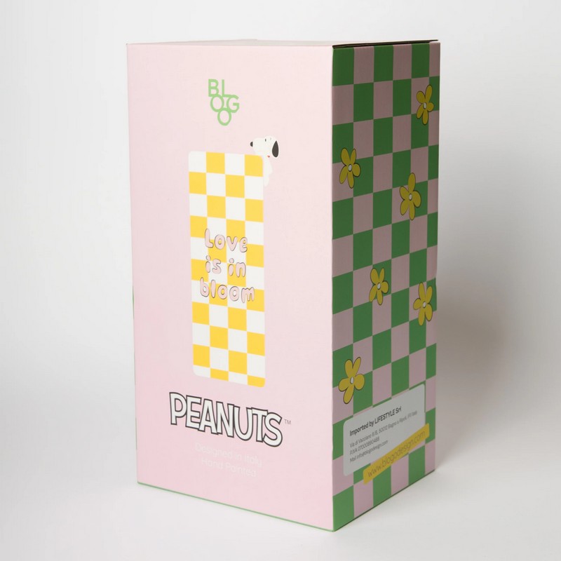 Vaso con Snoopy a quadri bianchi e azzurri in ceramica con scritta “Love is in bloom”