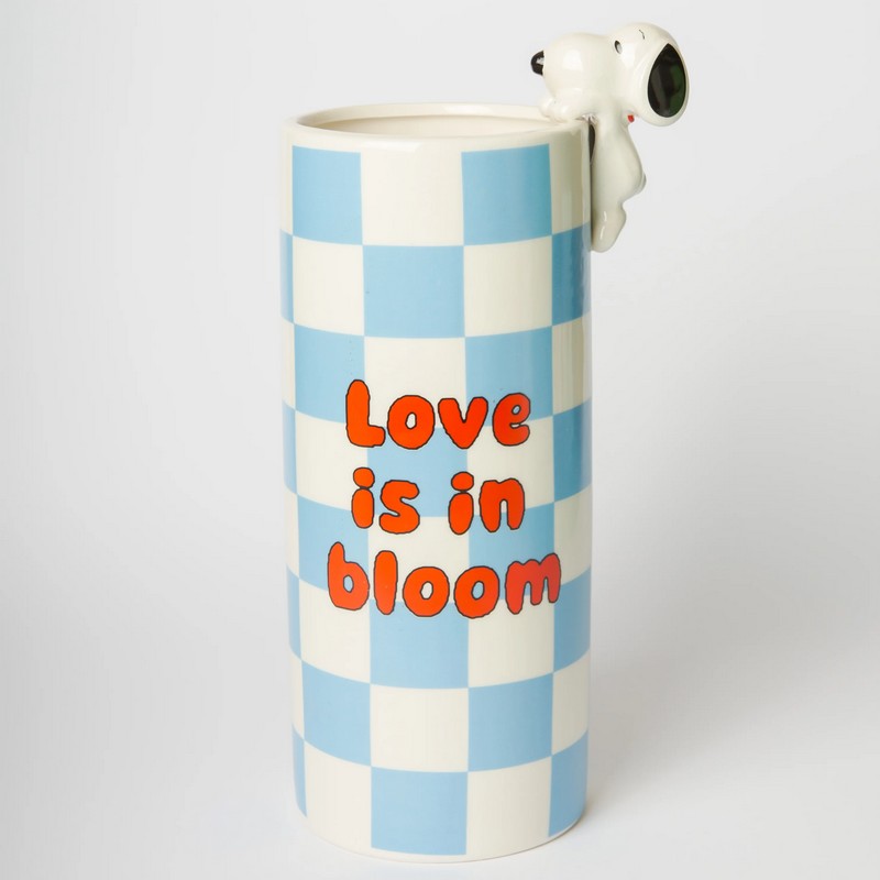 Vaso con Snoopy a quadri bianchi e azzurri in ceramica con scritta “Love is in bloom”