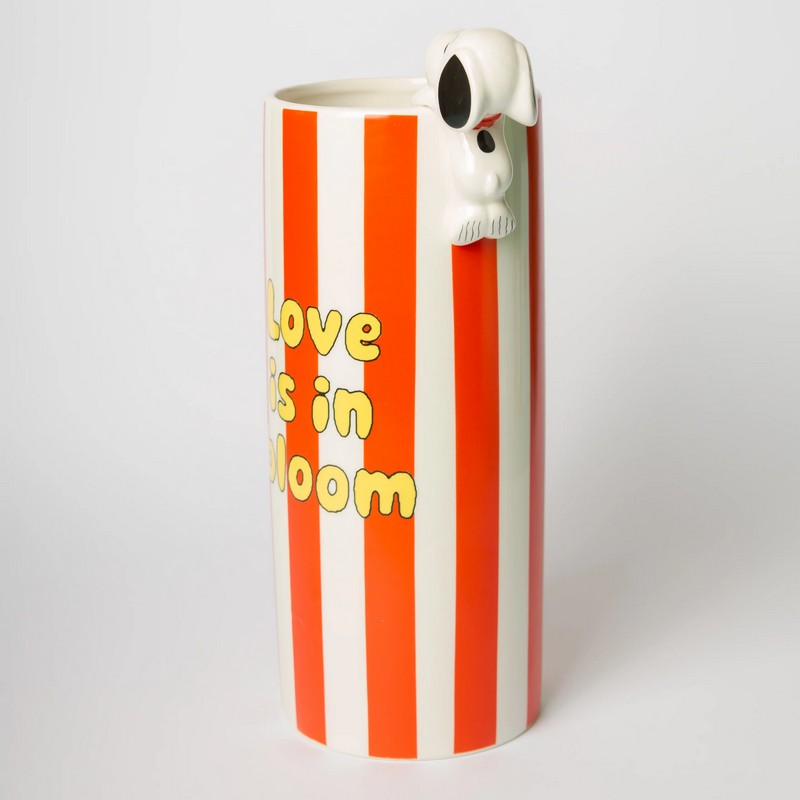 Vaso con Snoopy a righe bianche e rosse in ceramica con scritta “Love is in bloom”