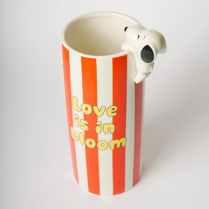 Vaso con Snoopy a righe bianche e rosse in ceramica con scritta “Love is in bloom”