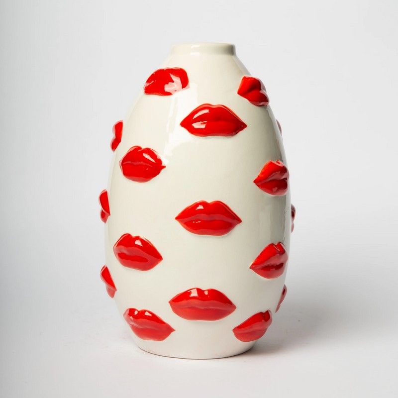 Vaso bianco con labbra rosse in rilievo in ceramica