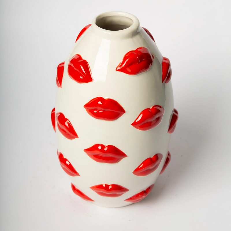 Vaso bianco con labbra rosse in rilievo in ceramica