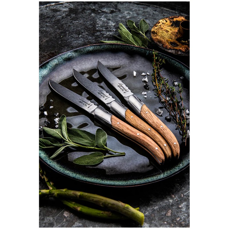 Set 6 coltelli da bistecca premium in acciaio inox con manico in quercia stonewash contenuti in un elegante cofanetto nero