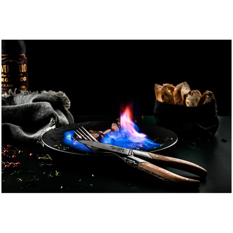 Set 6 coltelli da bistecca premium in acciaio inox con manico in quercia stonewash contenuti in un elegante cofanetto nero