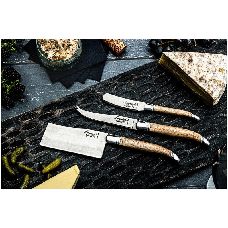 Set 3 coltelli da formaggio premium in acciaio inox con manico in quercia stonewash contenuti in un elegante cofanetto nero