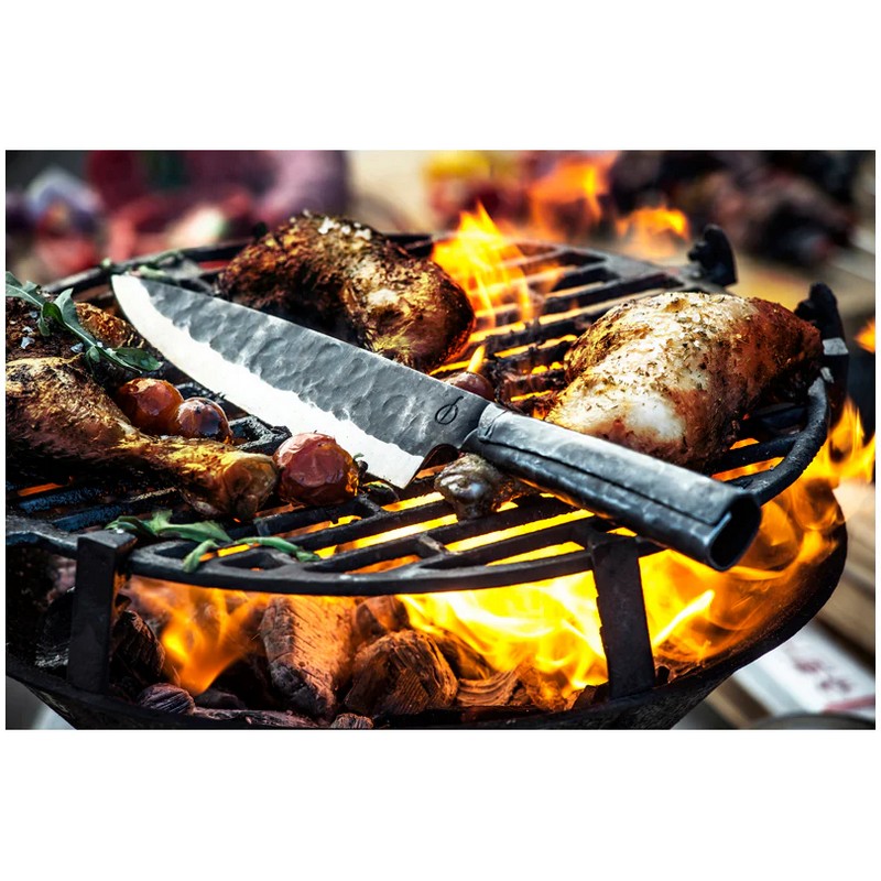 Coltello da chef forgiato e martellato a mano contenuto in un elegante cofanetto di legno