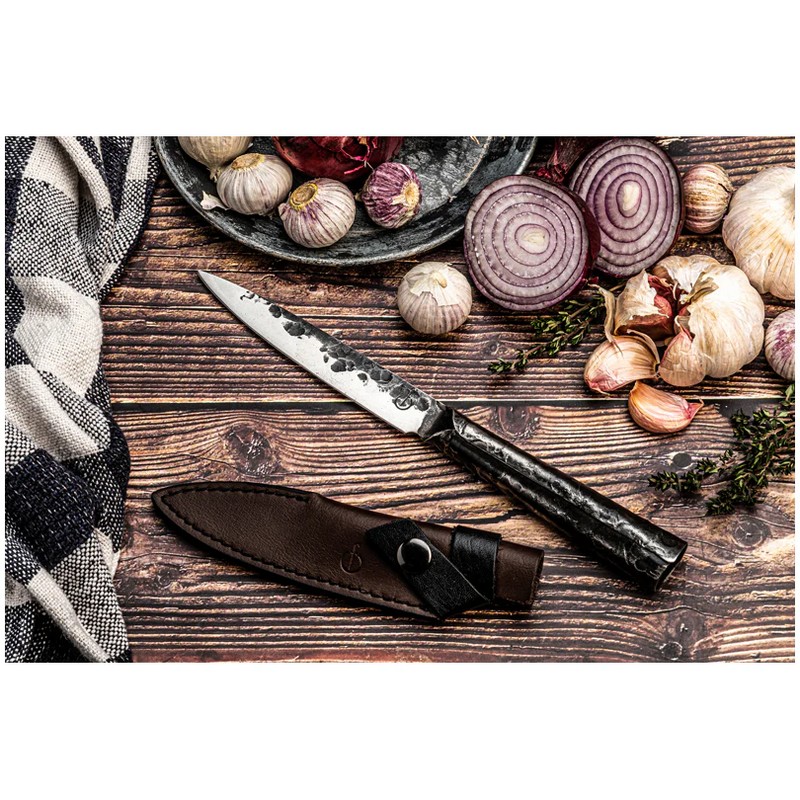 Coltello da cucina multiuso forgiato e martellato a mano contenuto in un elegante cofanetto di legno