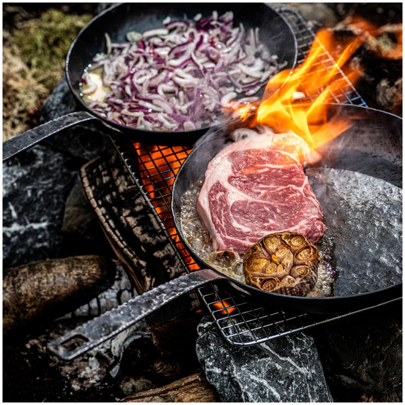 Padella in acciaio forgiato e martellato a mano