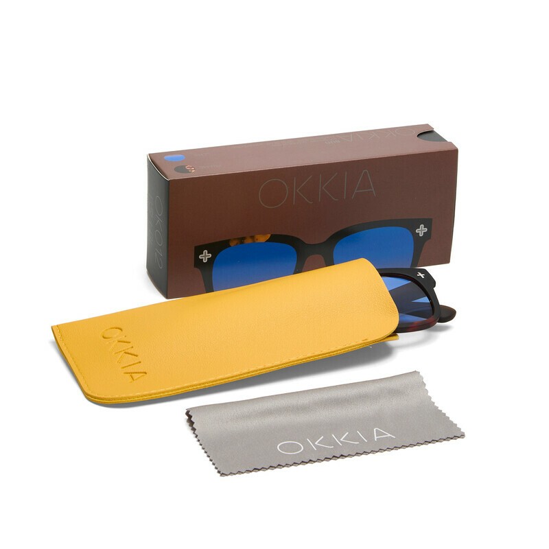 Occhiale da sole squadrato color havana nero con lenti blu gradiente