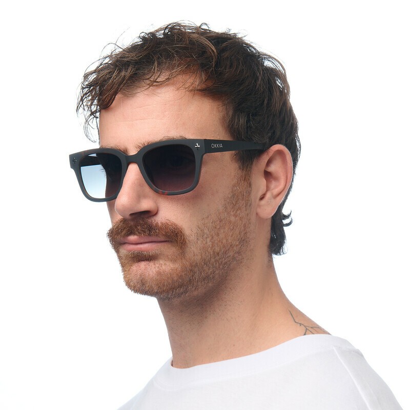 Occhiale da sole squadrato color havana nero con lenti verde gradiente