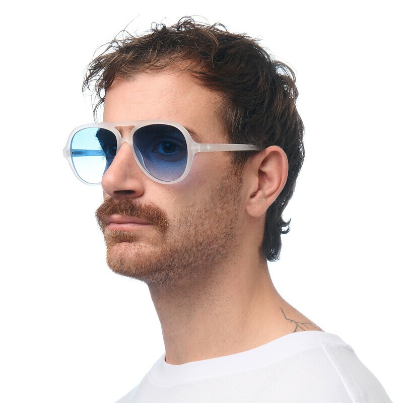 Occhiale da sole a goccia traslucido con lenti blu gradiente