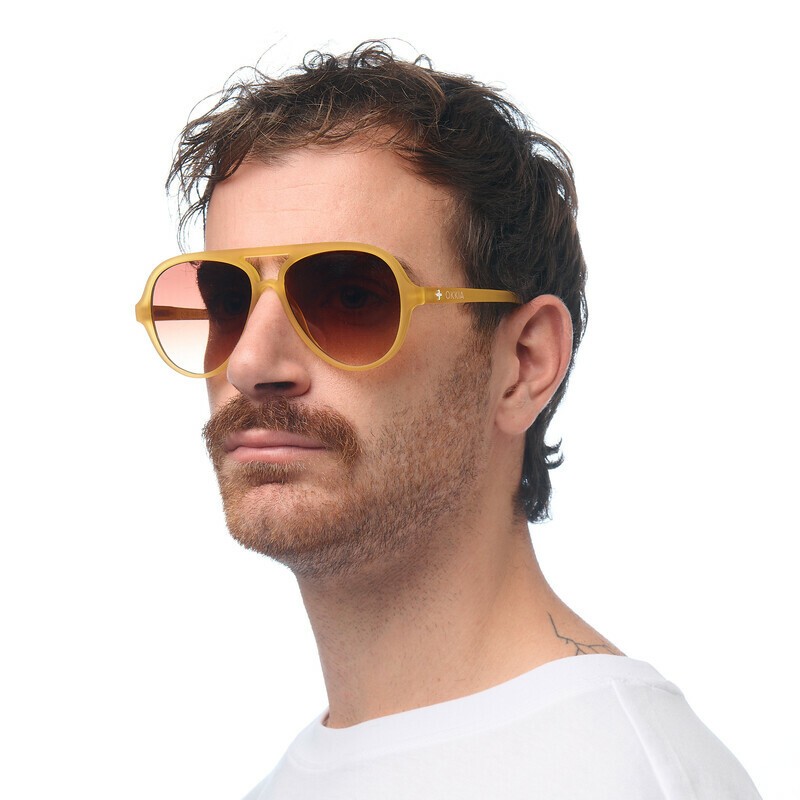 Occhiale da sole a goccia giallo con lenti marrone gradiente