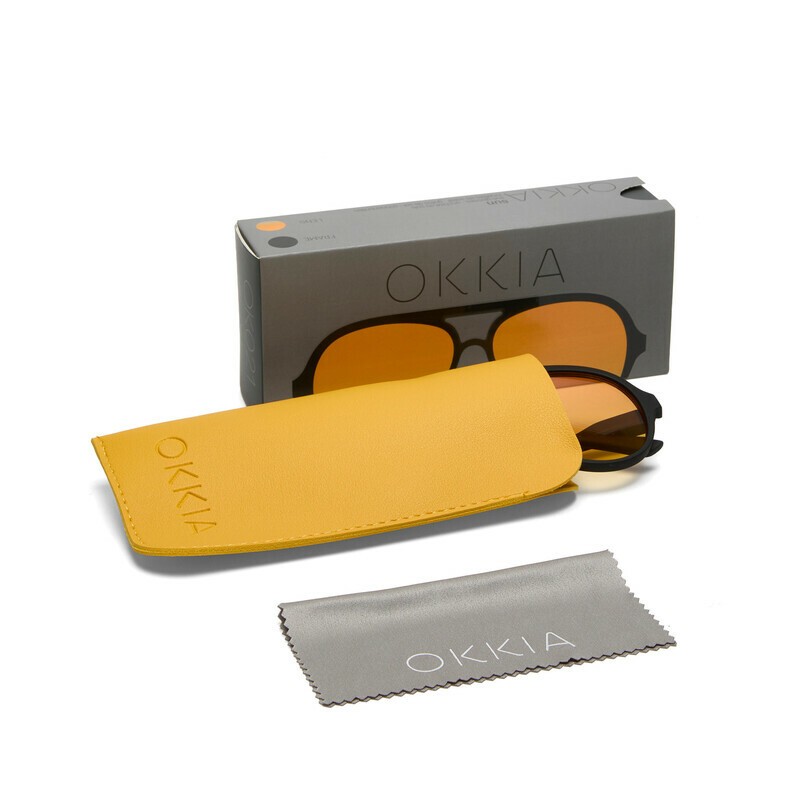 Occhiale da sole a goccia nero con lenti giallo gradiente