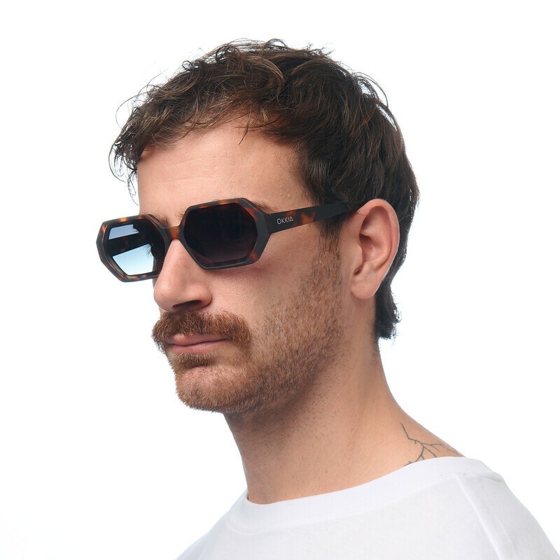 Occhiale da sole esagonale classic havana con lenti verde gradiente